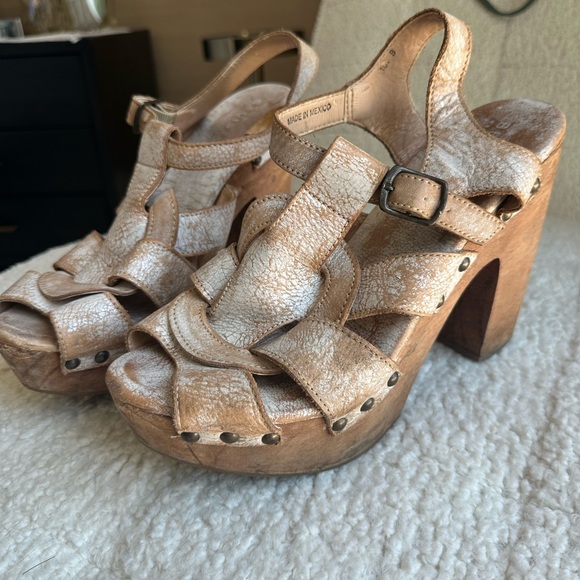 Bed Stu Stylish Tan Leather Block Heels - Picture 2 of 2